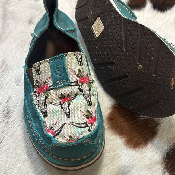 Ariat Turquoise Cow Skull Leather Cruiser - Picture 2 of 7